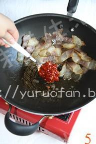 蕨菜炒臘肉的做法 步骤4