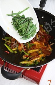 蕨菜炒臘肉的做法 步骤6