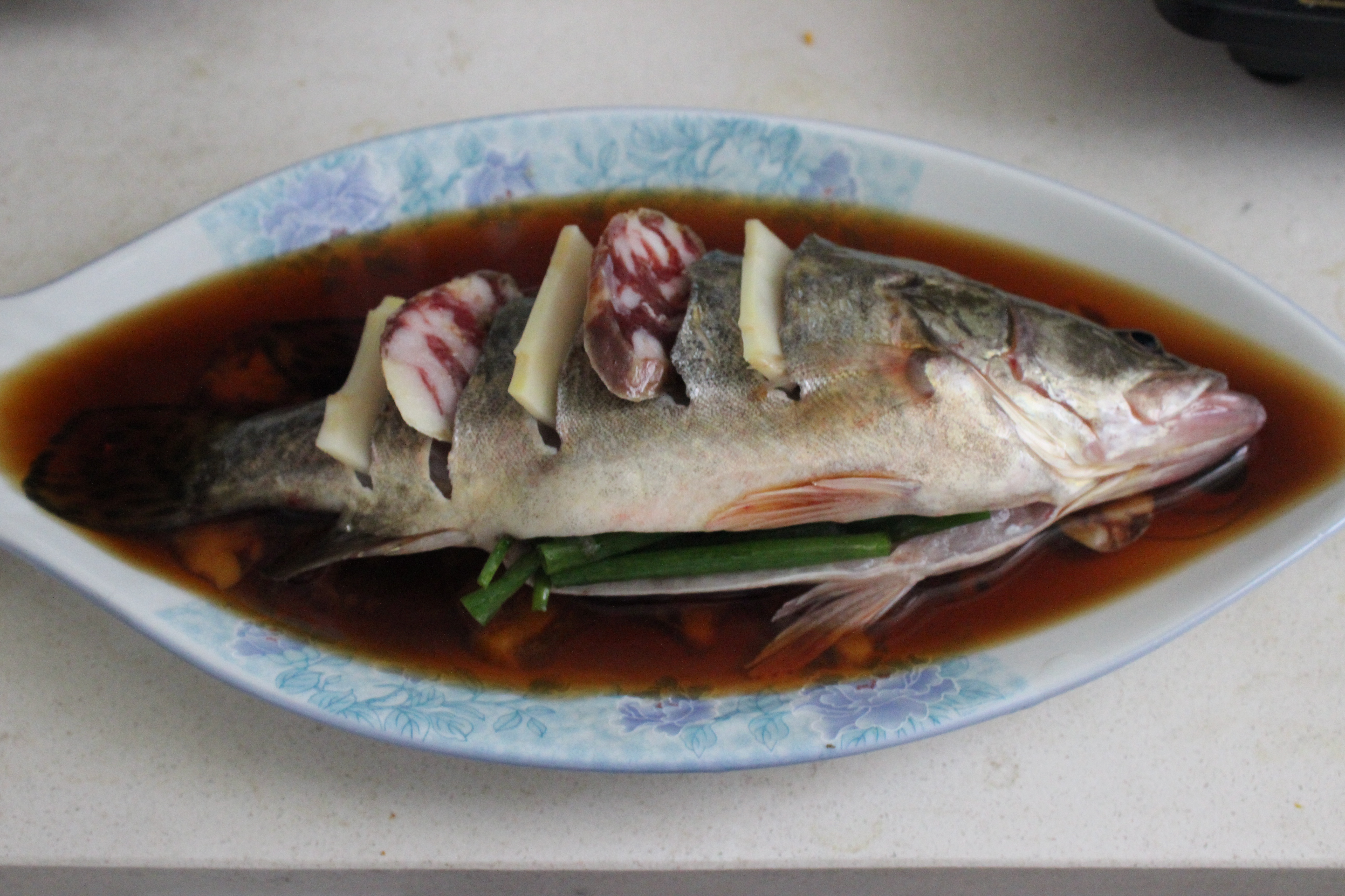 中式蒸鱖魚春蔬綢帶面的做法 步骤6