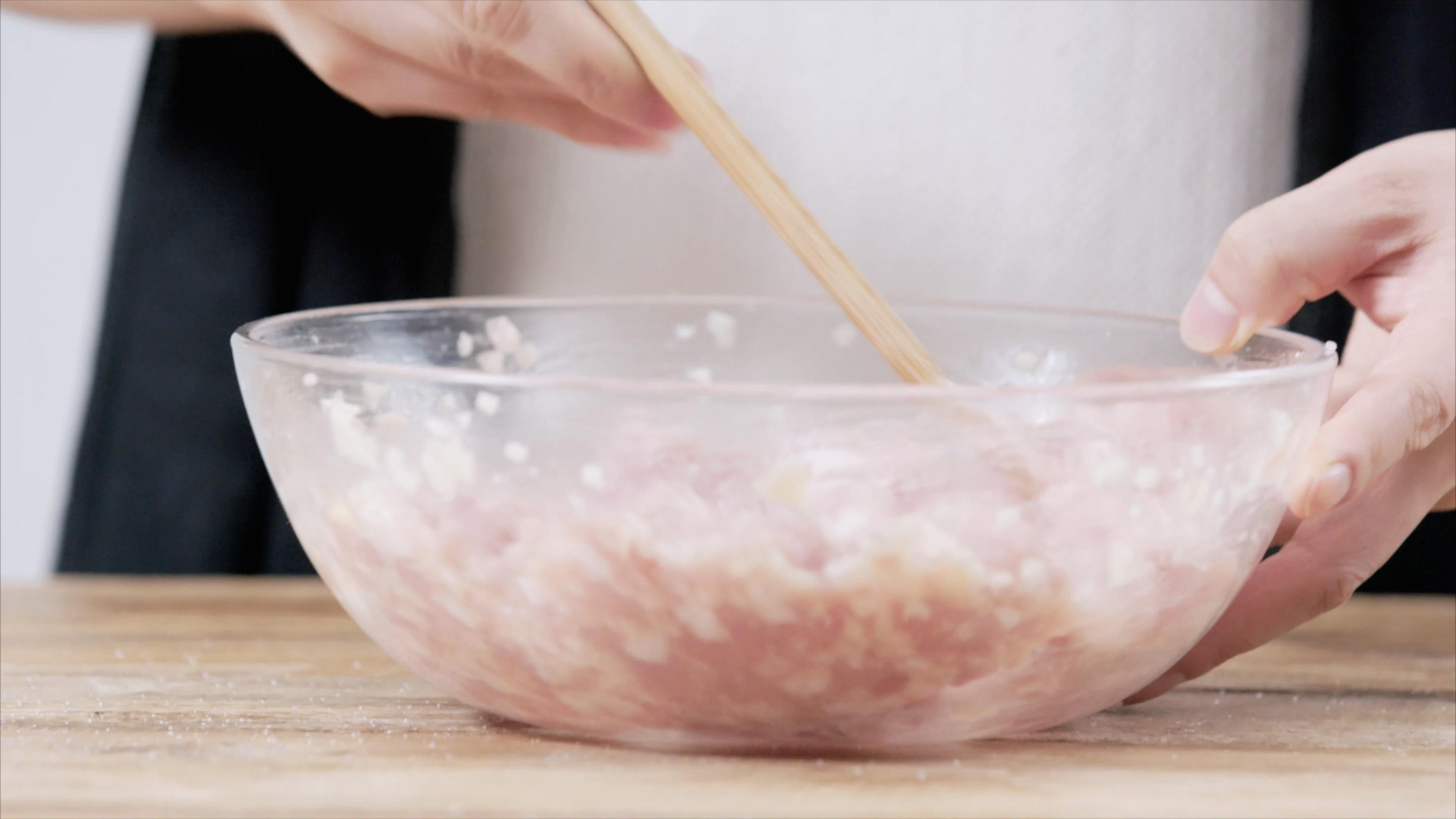 絲瓜蛤蜊肉丸湯｜美食臺的做法 步骤4