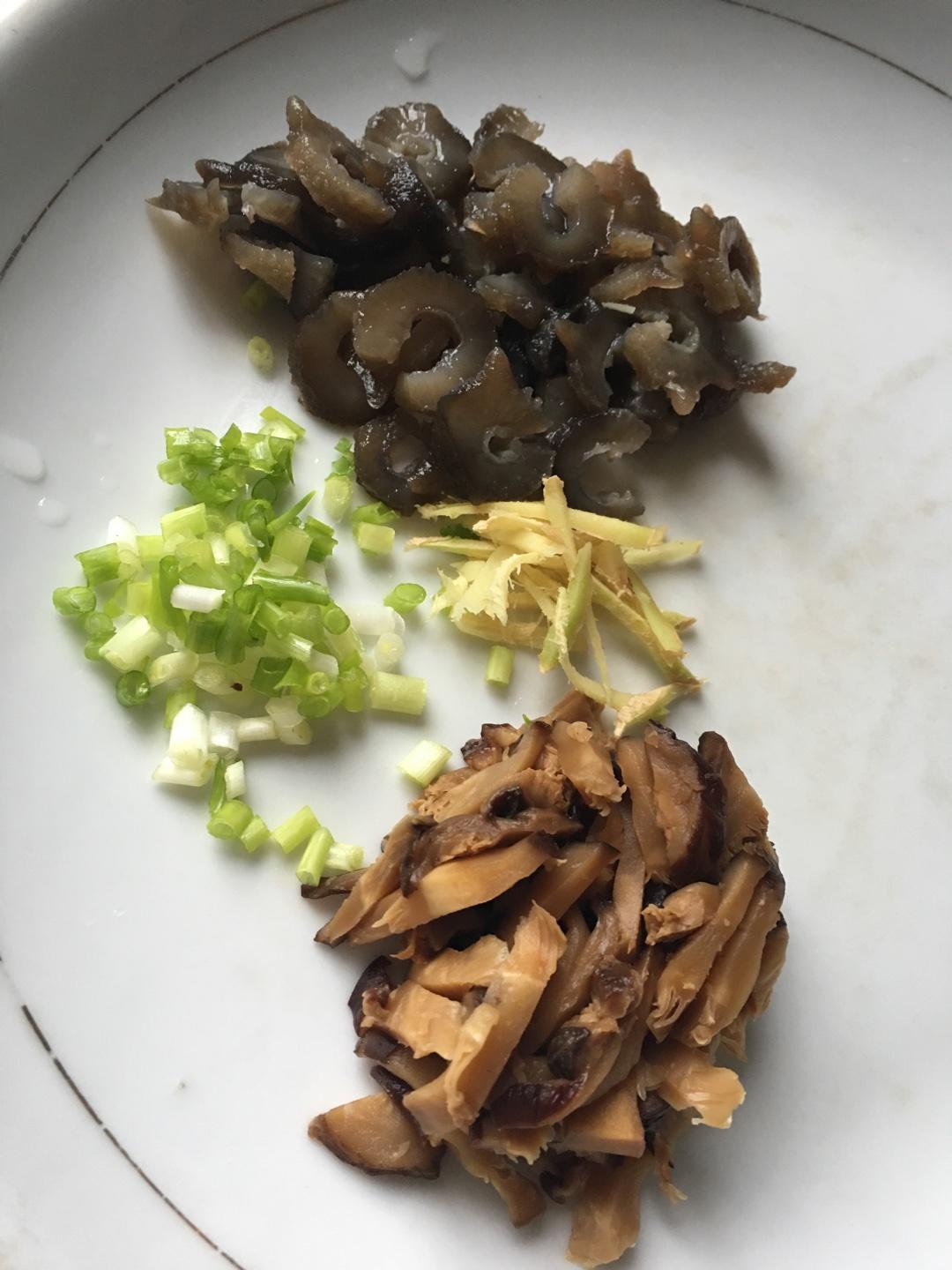 香菇小米海蔘粥的做法 步骤3