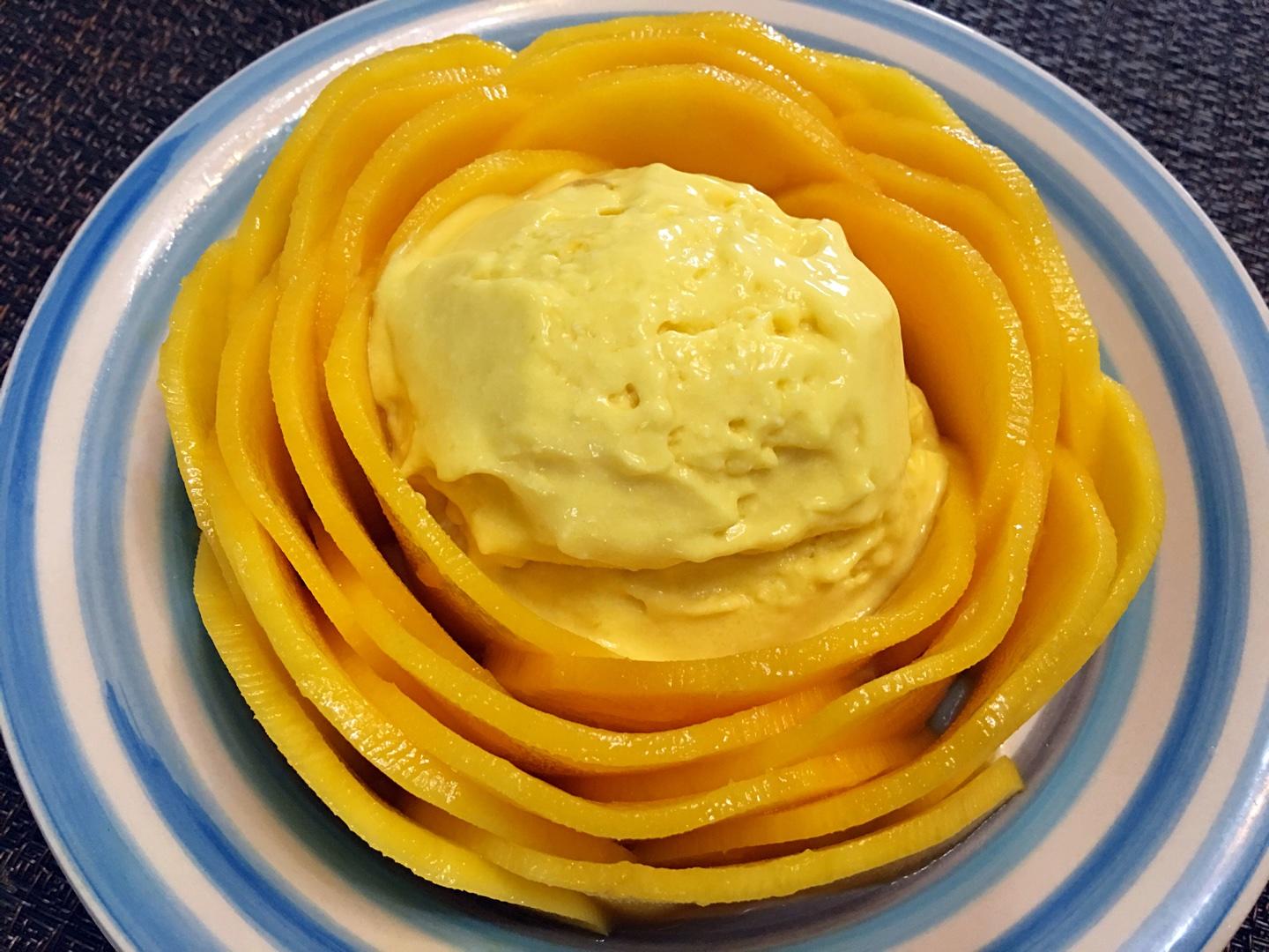 芒果冰淇淋（超簡單方法）的做法 步骤2