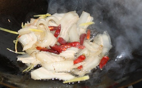 青蒜芽菜回鍋肉的做法 步骤3