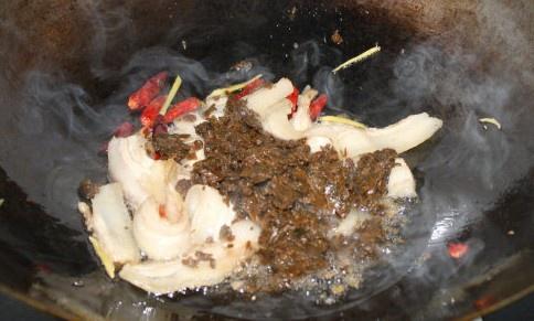 青蒜芽菜回鍋肉的做法 步骤4
