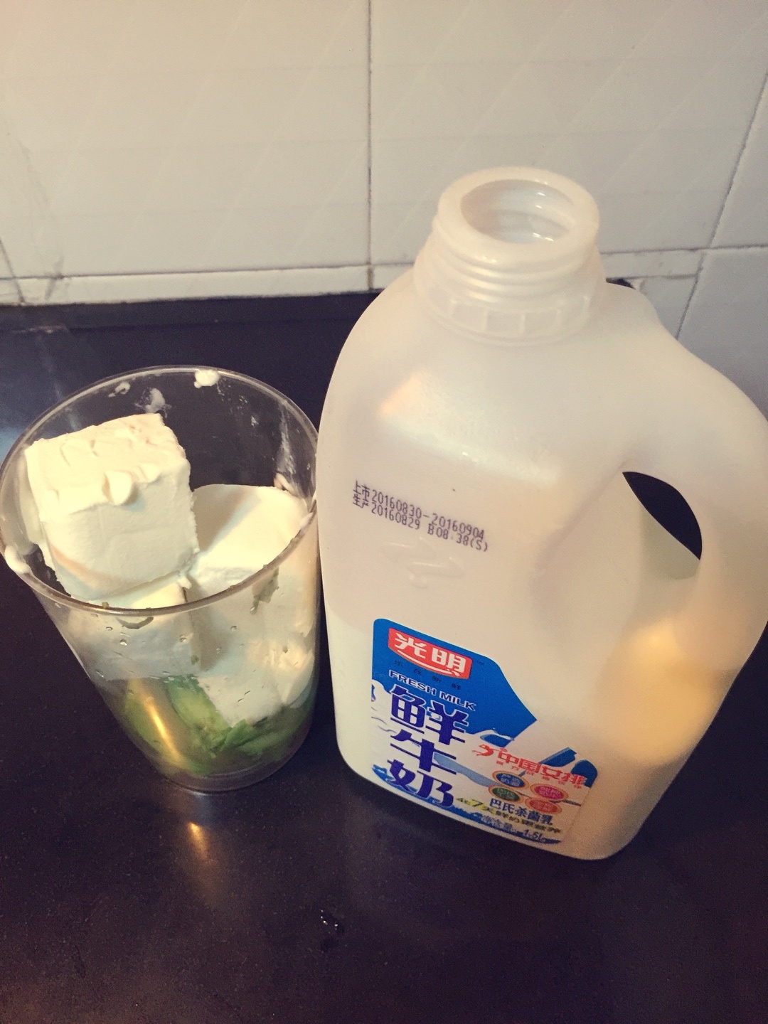 牛油果奶昔的做法 步骤3