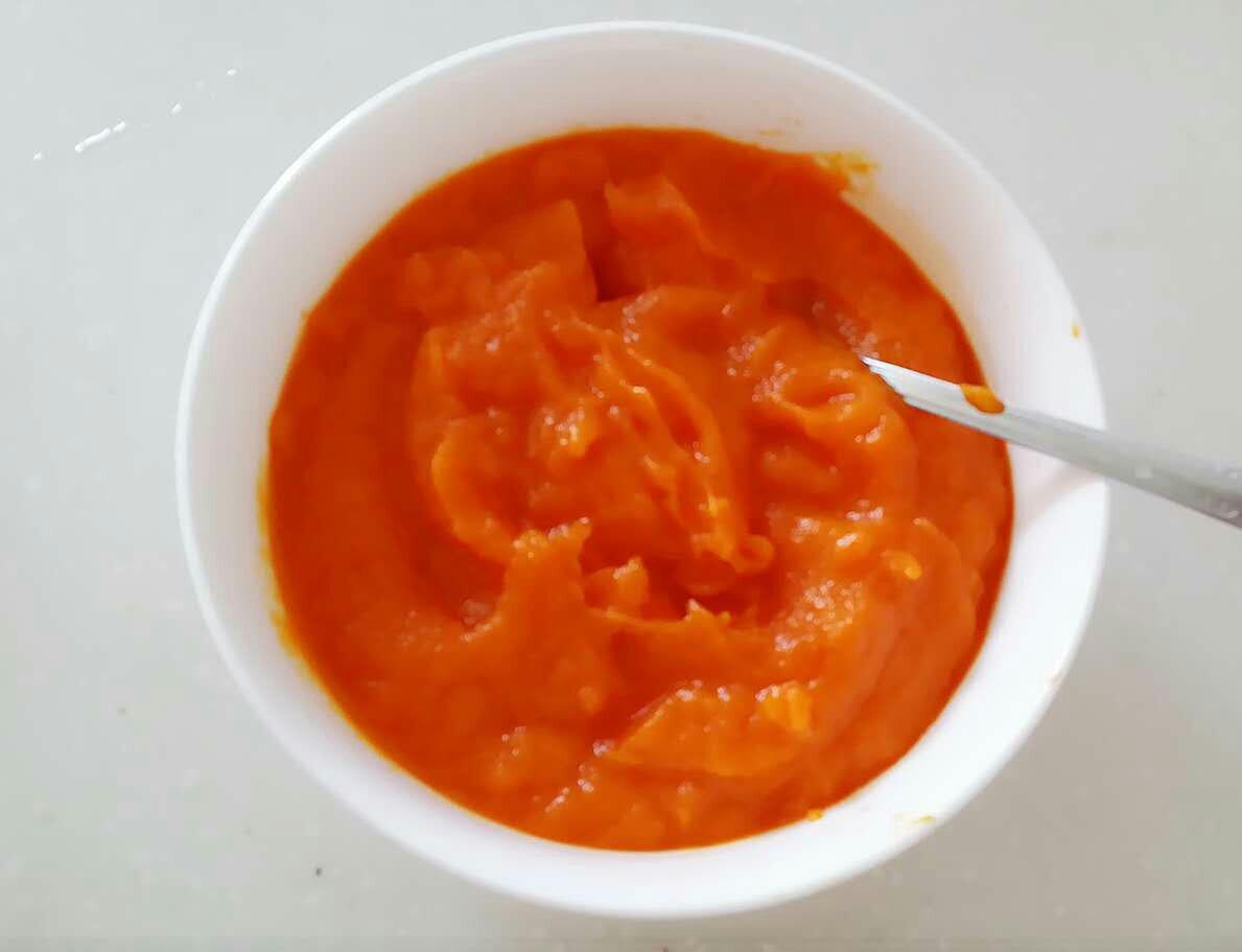 胡蘿蔔餃子皮餃子的做法 步骤2
