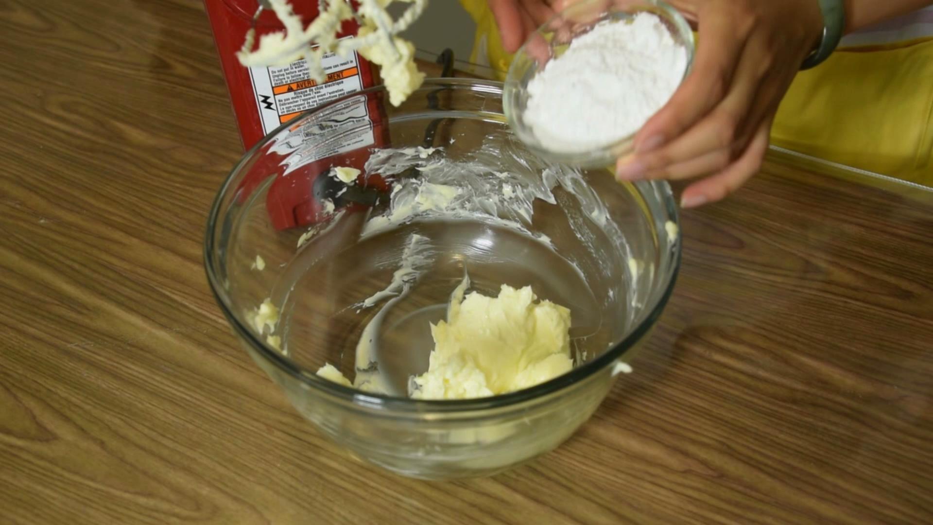 《糯米糰子的廚房日記》奶黃流心月餅的做法 步骤2
