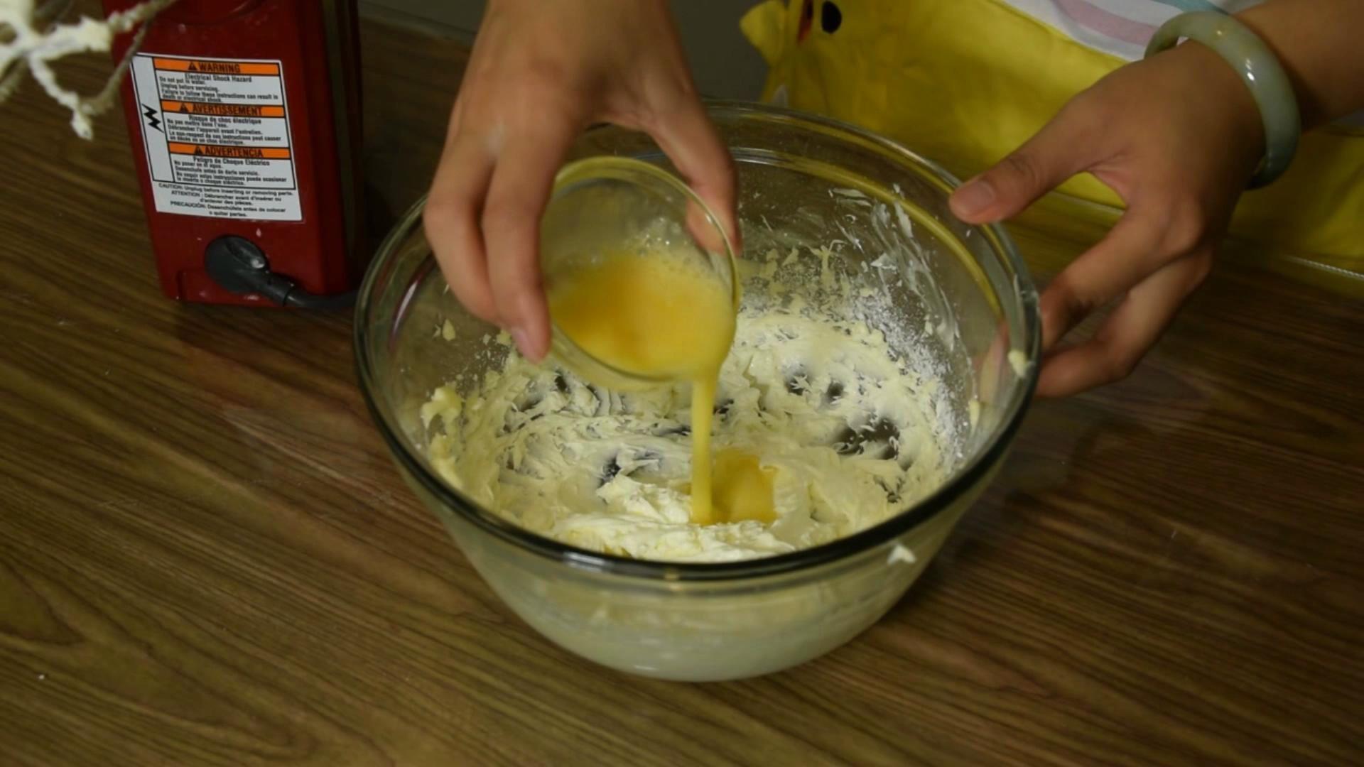 《糯米糰子的廚房日記》奶黃流心月餅的做法 步骤4