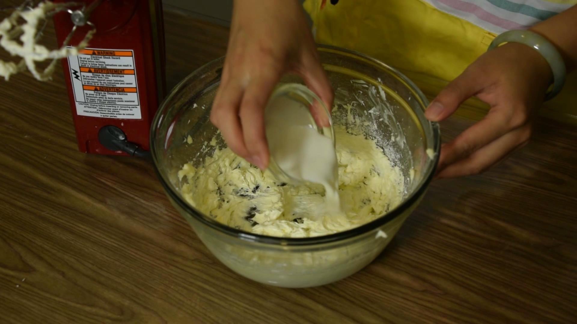《糯米糰子的廚房日記》奶黃流心月餅的做法 步骤5
