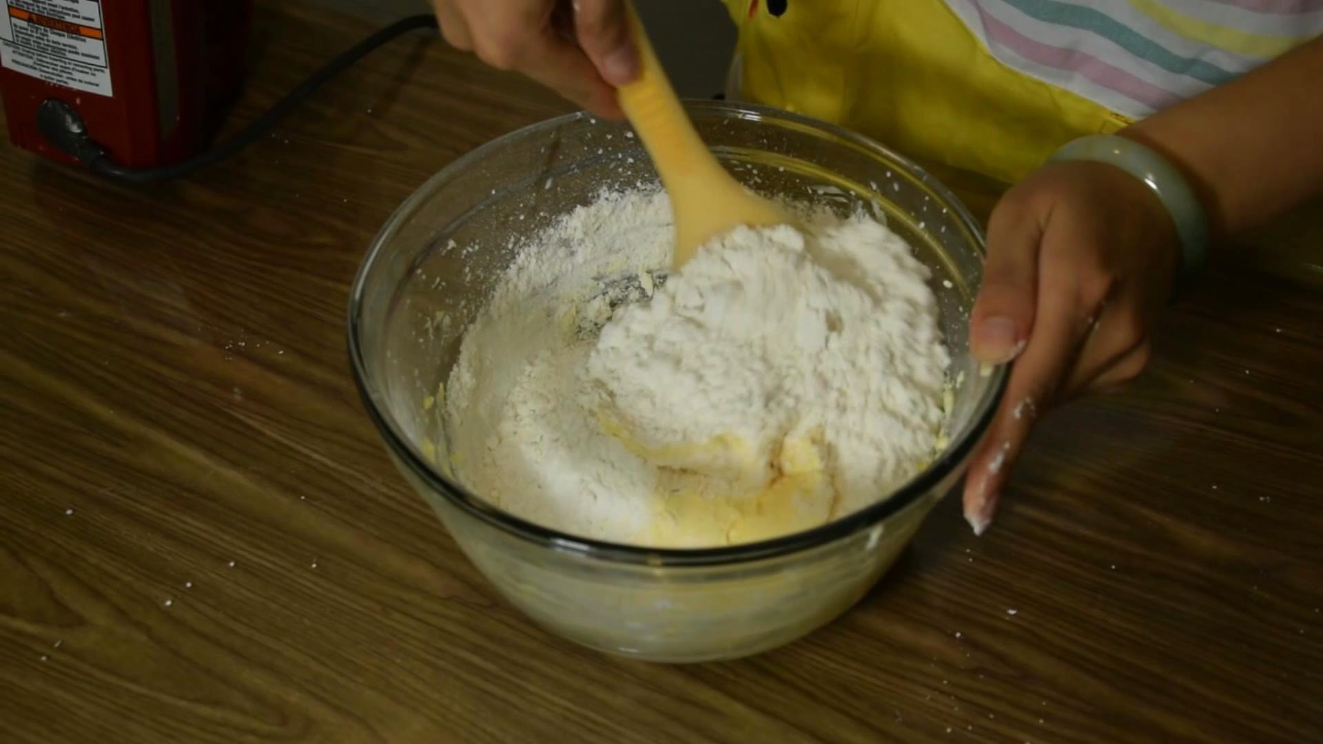 《糯米糰子的廚房日記》奶黃流心月餅的做法 步骤7