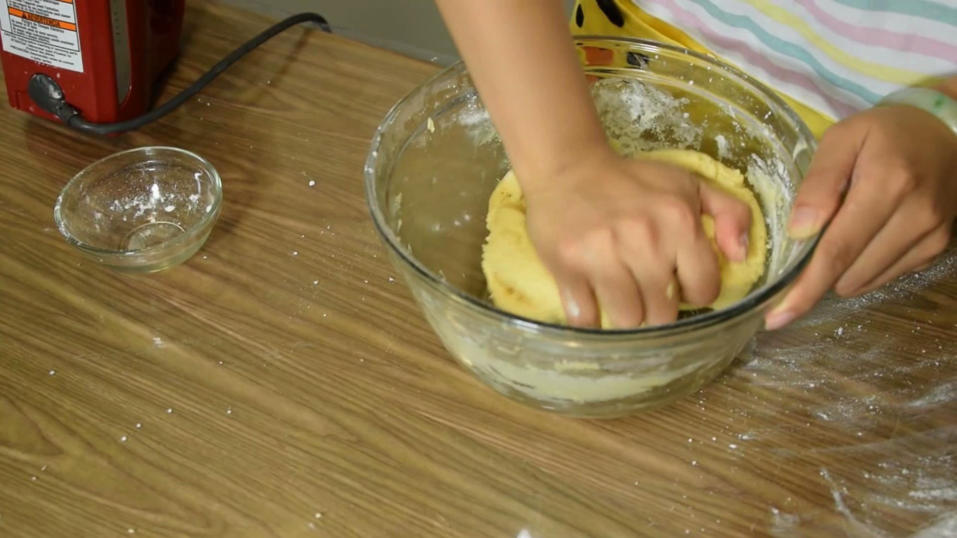 《糯米糰子的廚房日記》奶黃流心月餅的做法 步骤8
