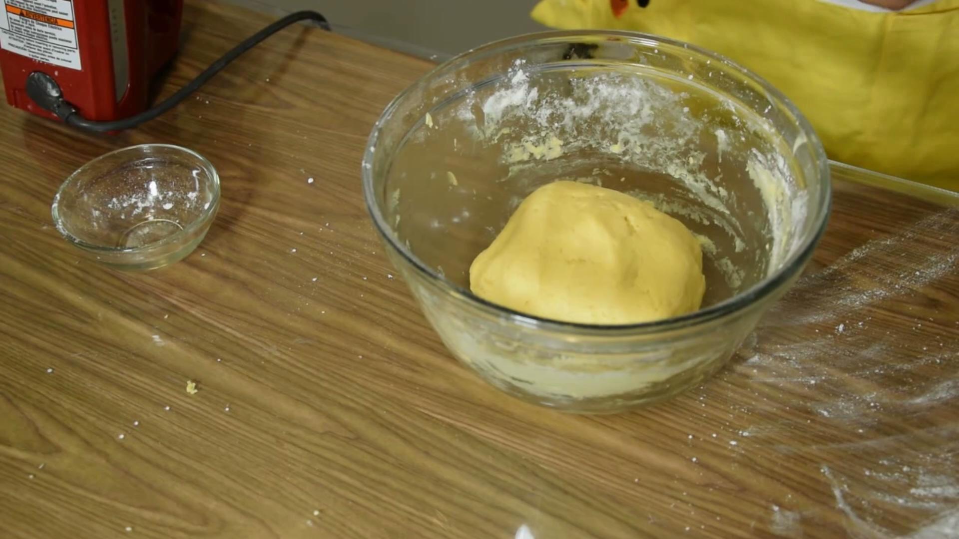 《糯米糰子的廚房日記》奶黃流心月餅的做法 步骤9