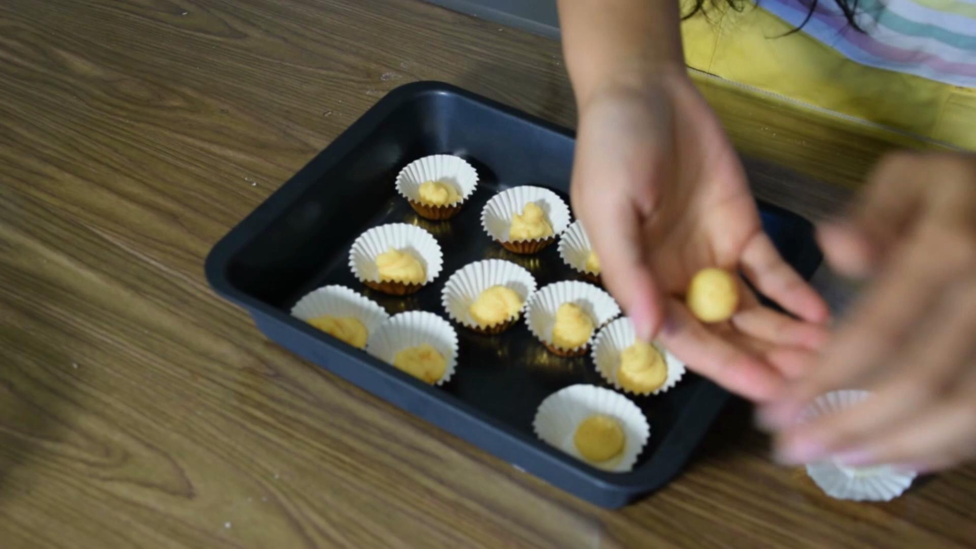 《糯米糰子的廚房日記》奶黃流心月餅的做法 步骤28