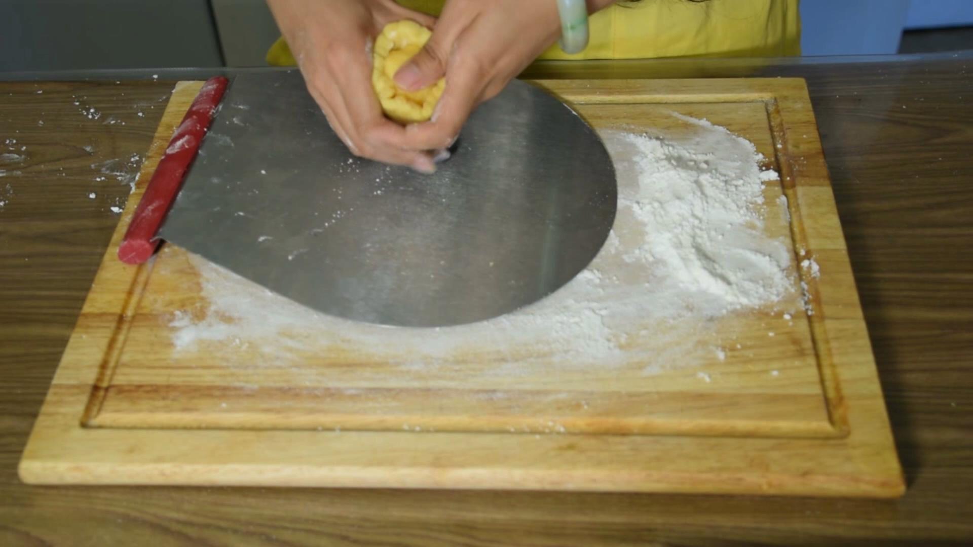 《糯米糰子的廚房日記》奶黃流心月餅的做法 步骤32