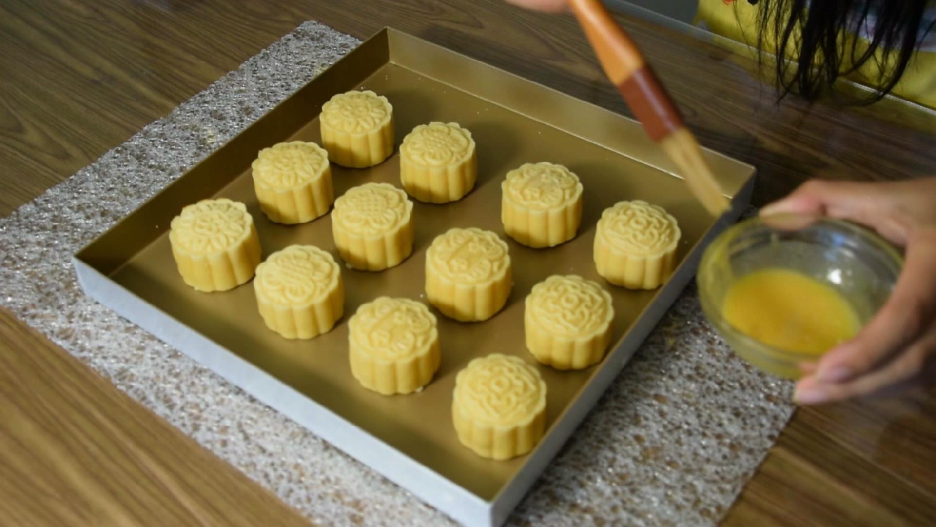 《糯米糰子的廚房日記》奶黃流心月餅的做法 步骤35