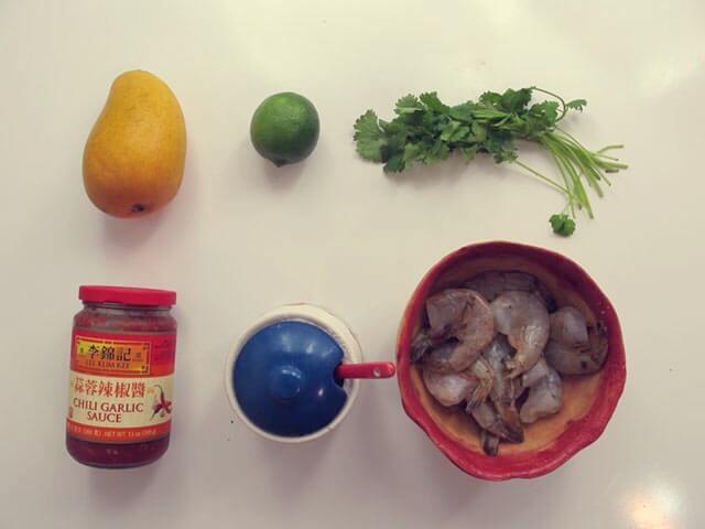 蝦配芒果酸辣醬的做法 步骤1