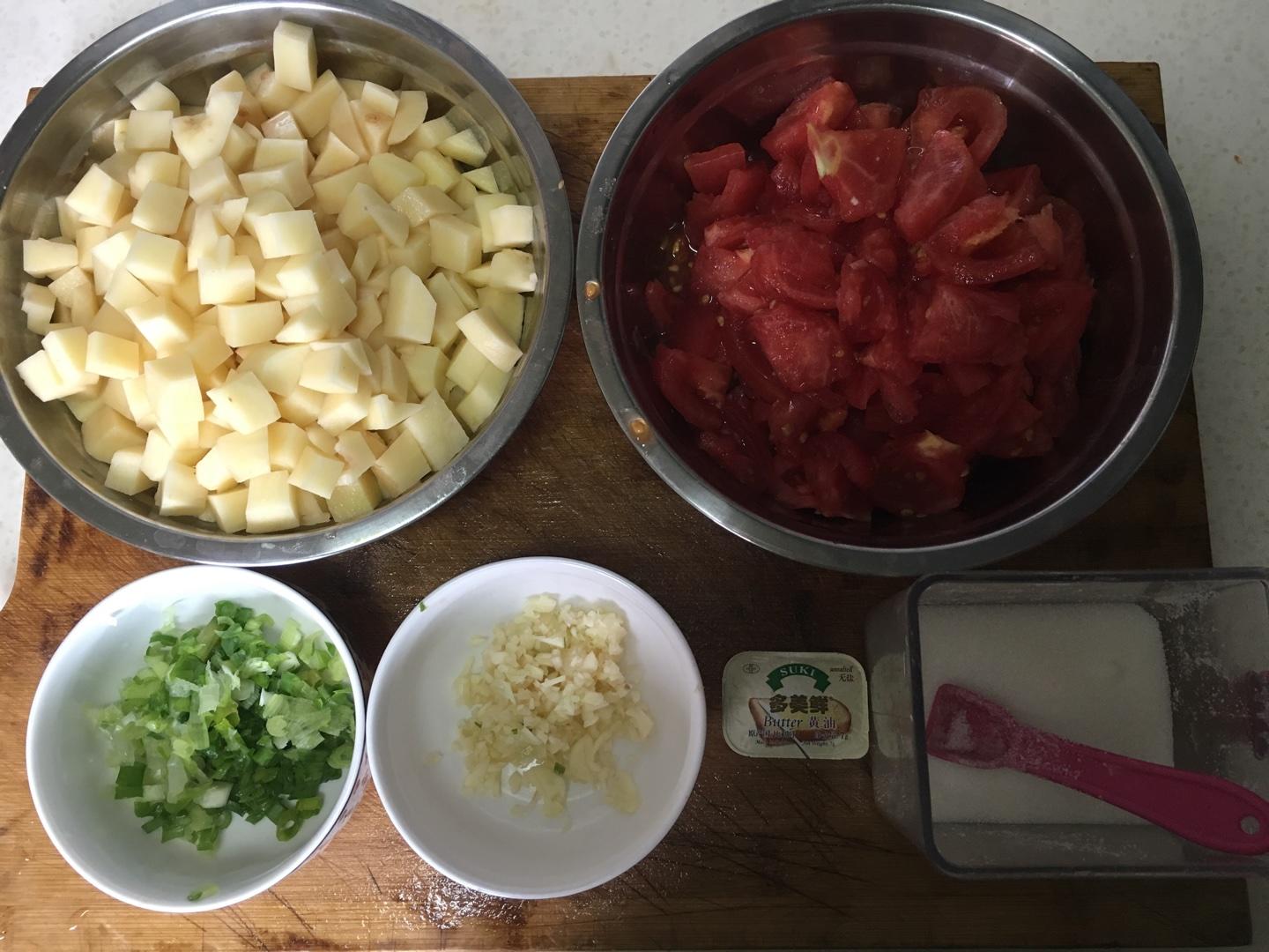 留學小白必備：能讓人多吃一碗飯的『番茄土豆洋蔥濃湯』～的做法 步骤2