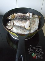紫蘇燉魚的做法 步骤4