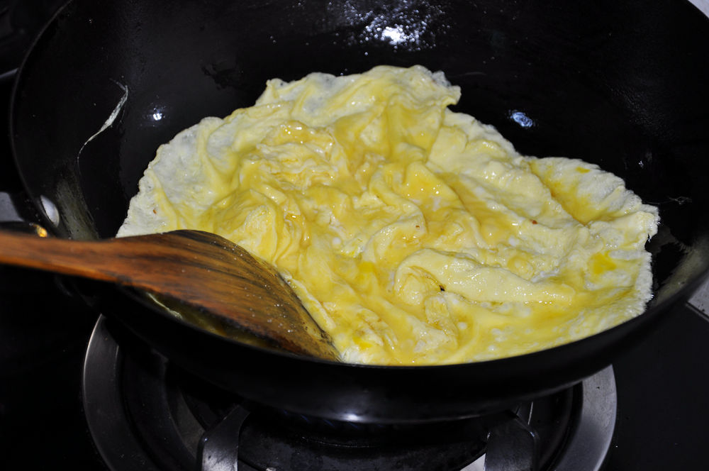 雞蛋的各種演繹法：韭黃蝦仁炒雞蛋的做法 步骤2