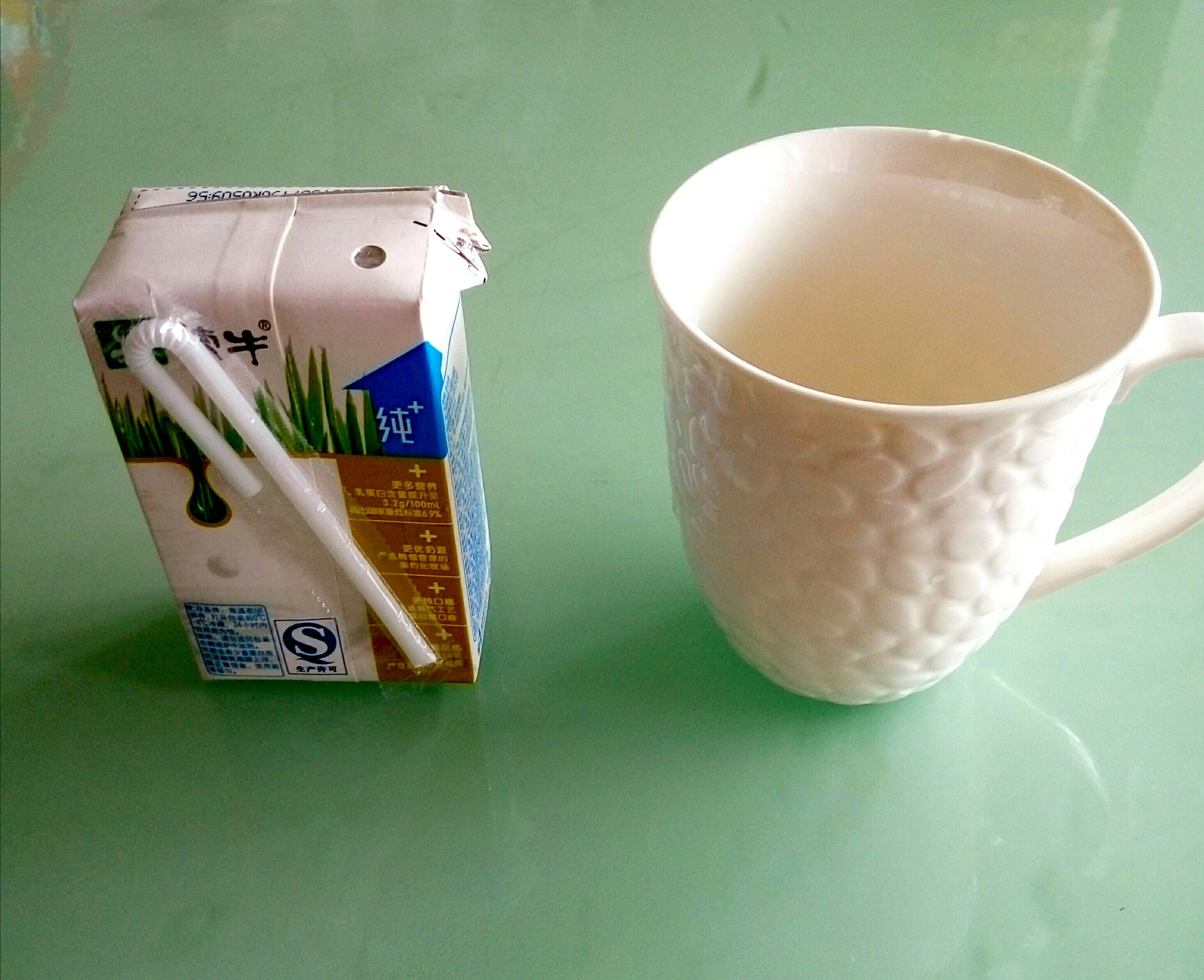 最簡單的一分鐘奶茶的做法 步骤1