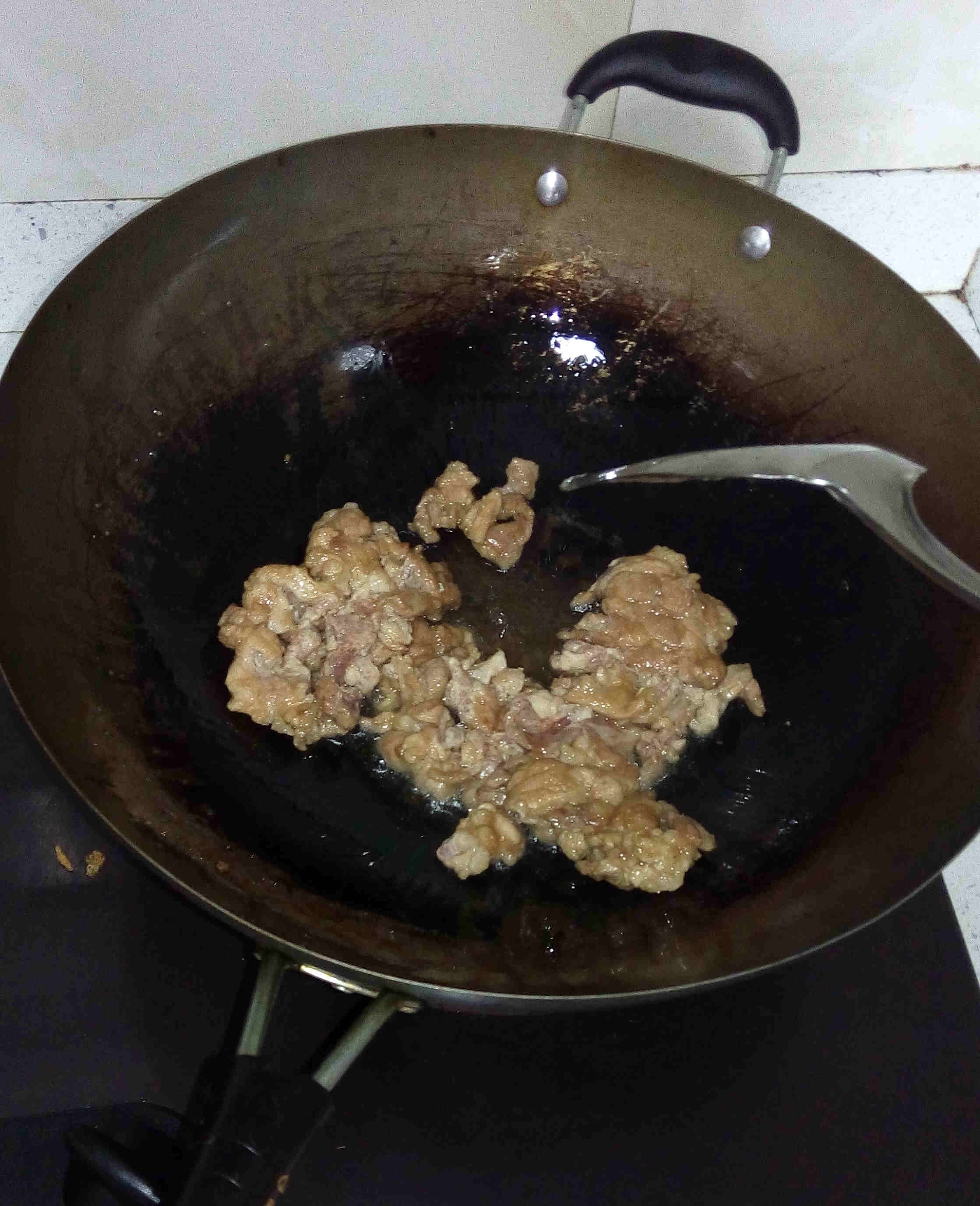 木須肉（木耳黃花菜炒肉片蛋）的做法 步骤4