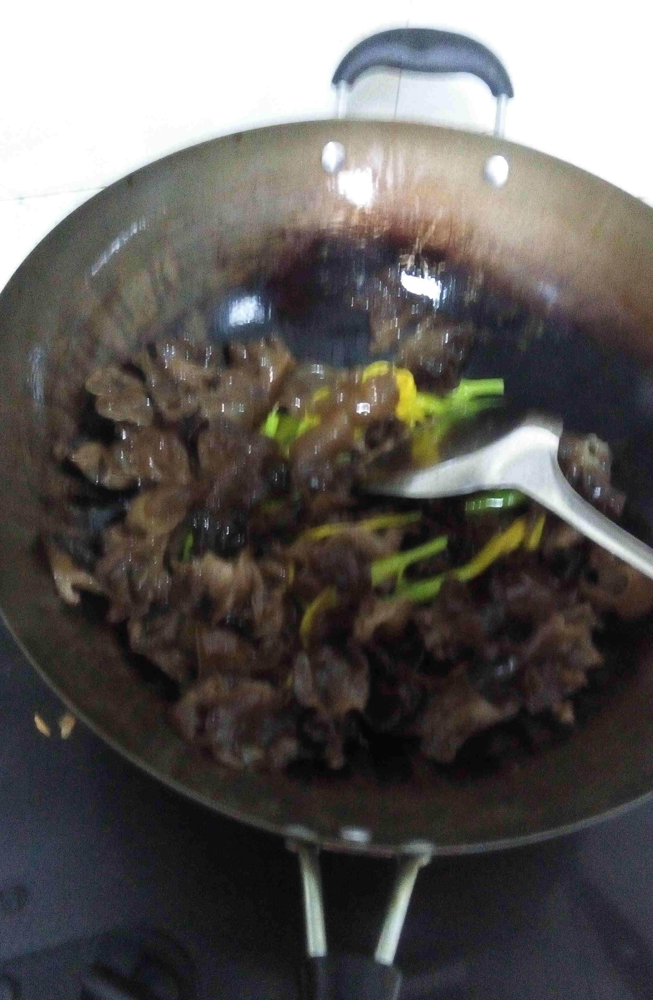 木須肉（木耳黃花菜炒肉片蛋）的做法 步骤5