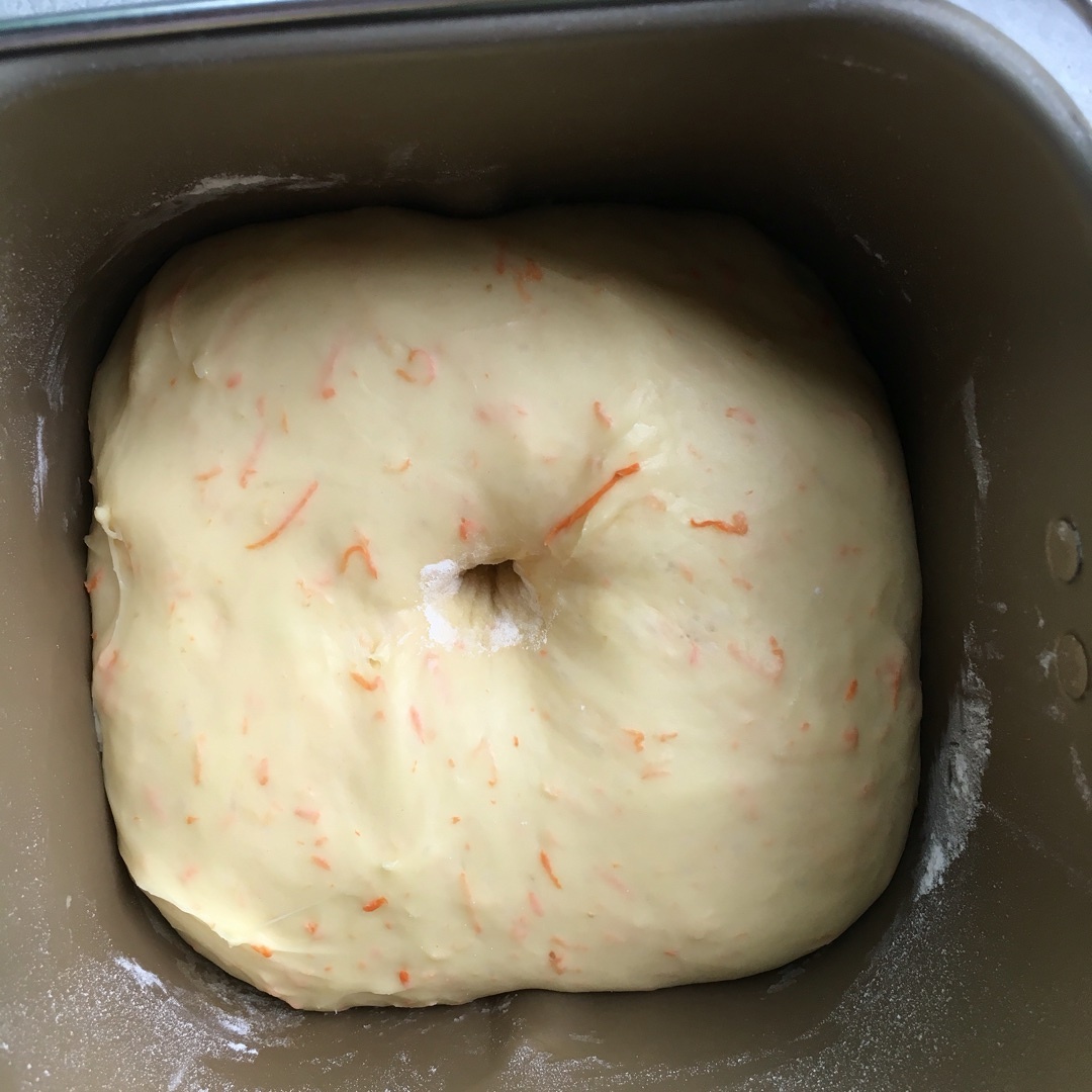 蜂蜜胡蘿蔔椰香小餐包的做法 步骤2