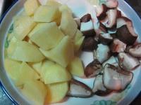 香椿醬燒土豆的做法 步骤1