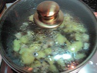 香椿醬燒土豆的做法 步骤4