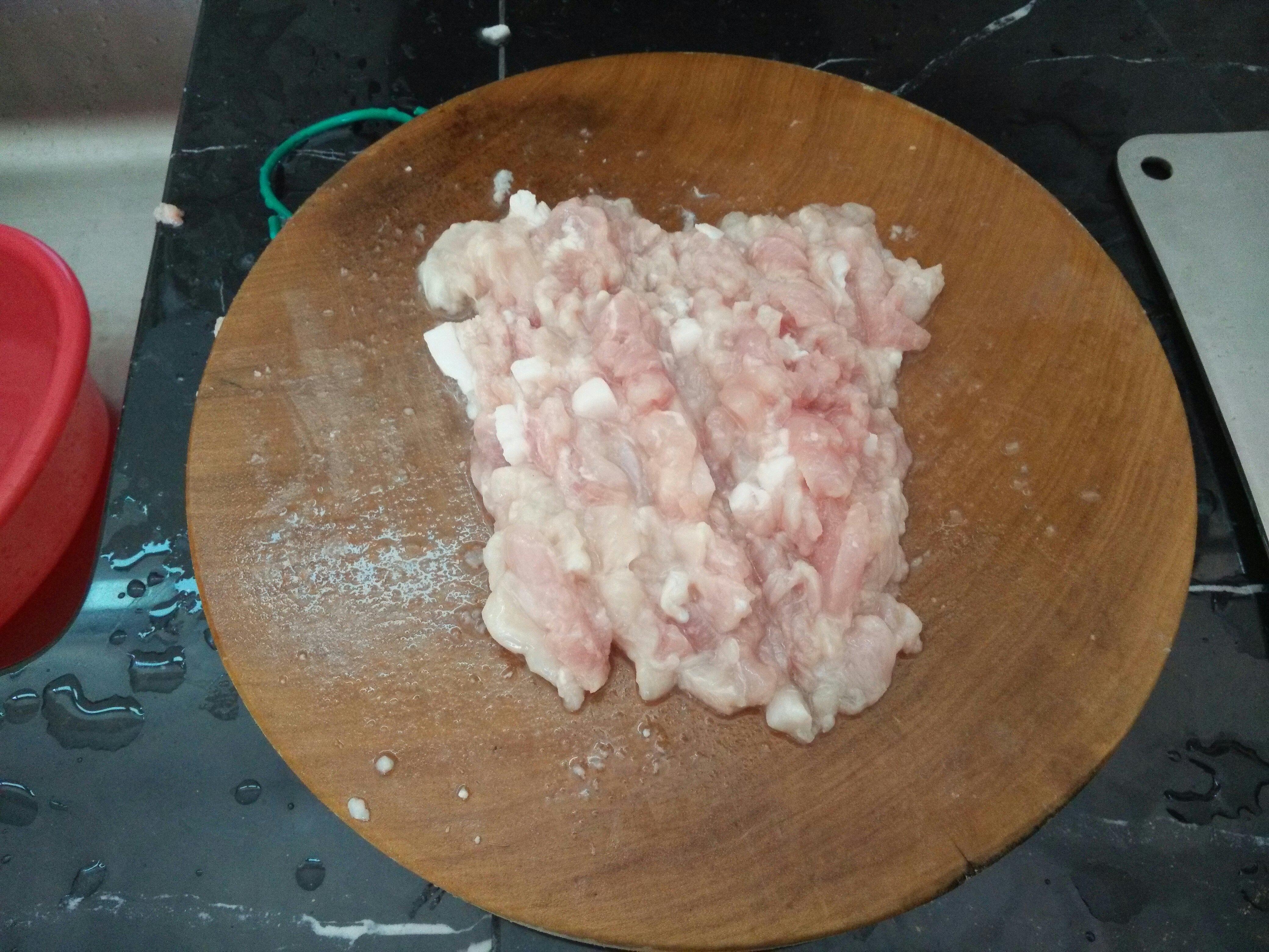 鹹蛋蒸鴛鴦肉餅的做法 步骤1