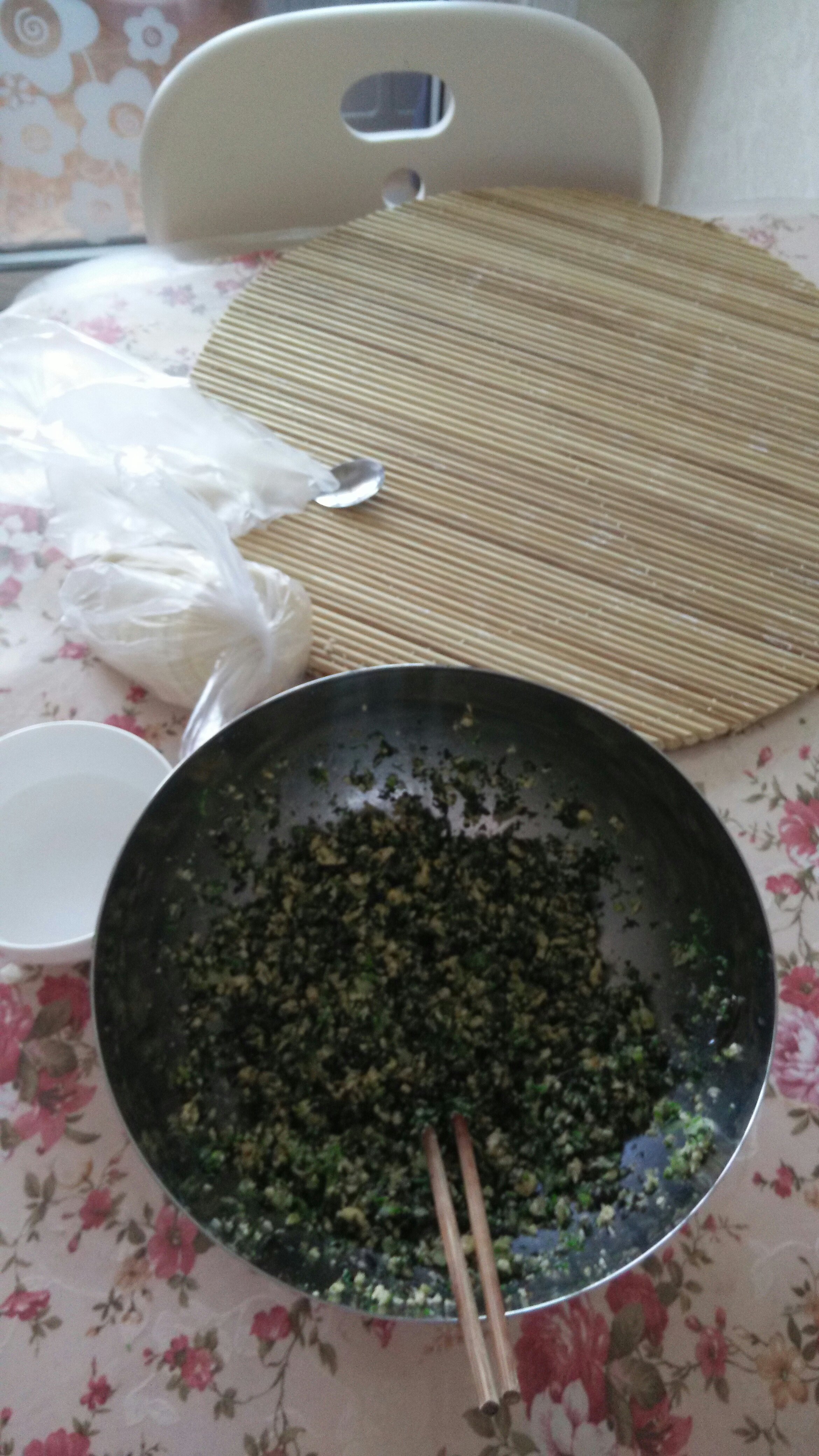 青菜木耳雞蛋蝦皮餃子的做法 步骤4