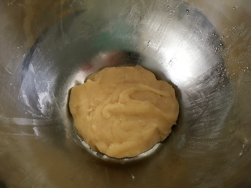 椰蓉蔓越莓奶黃月餅的做法 步骤4