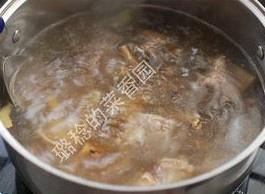 薺菜排骨湯的做法 步骤5