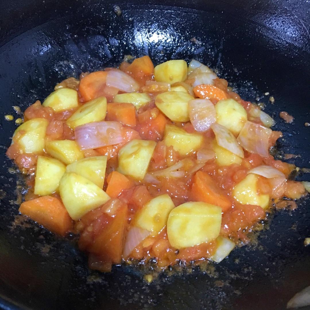 番茄土豆燜牛腩 （下飯利器 香嫩又多汁）的做法 步骤7