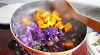 紫甘藍南瓜牛肉芝士意麪的做法 步骤3