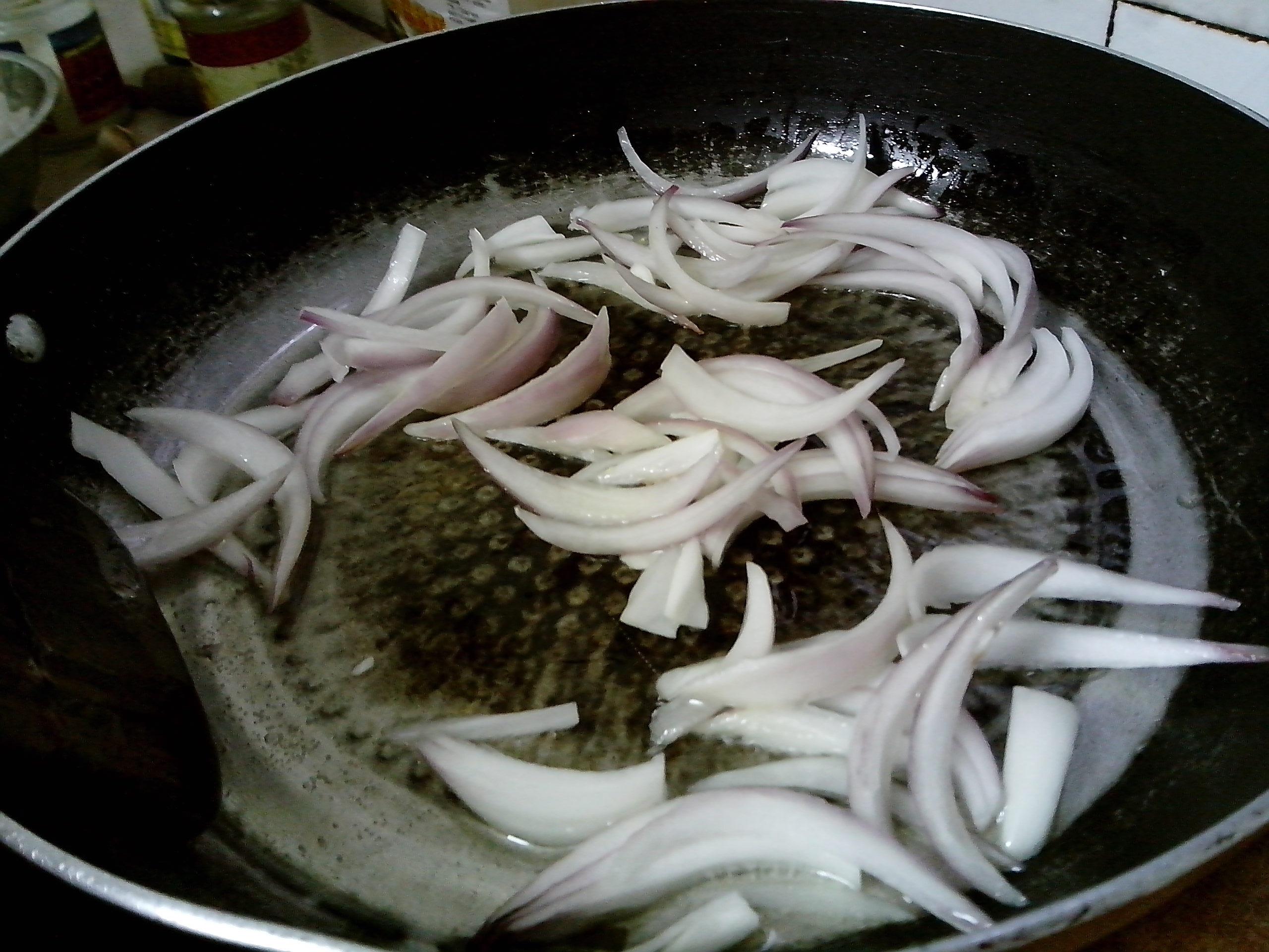 洋蔥蒜薹小炒肉的做法 步骤5
