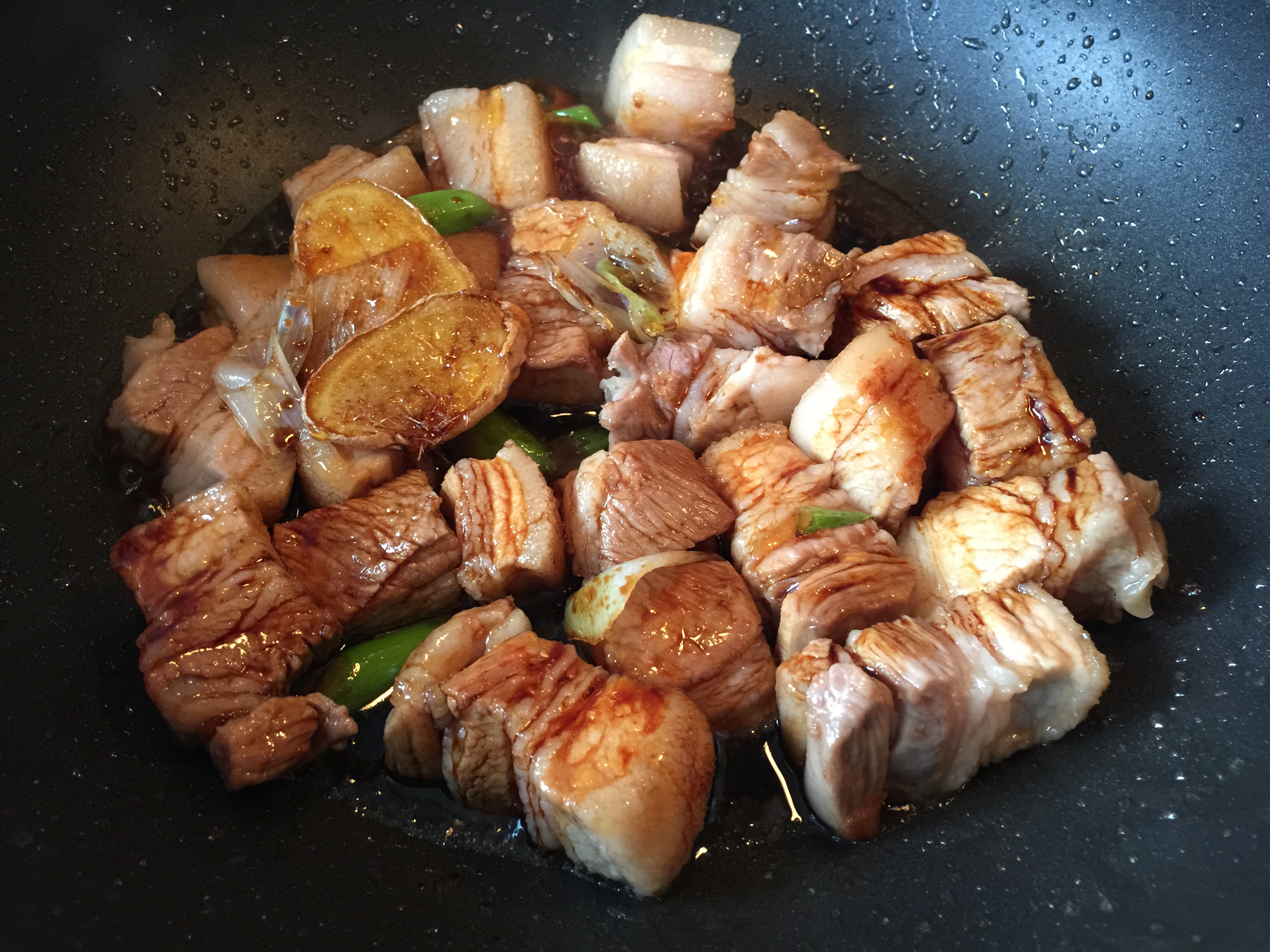 紅燒肉燜蒜薹的做法 步骤13