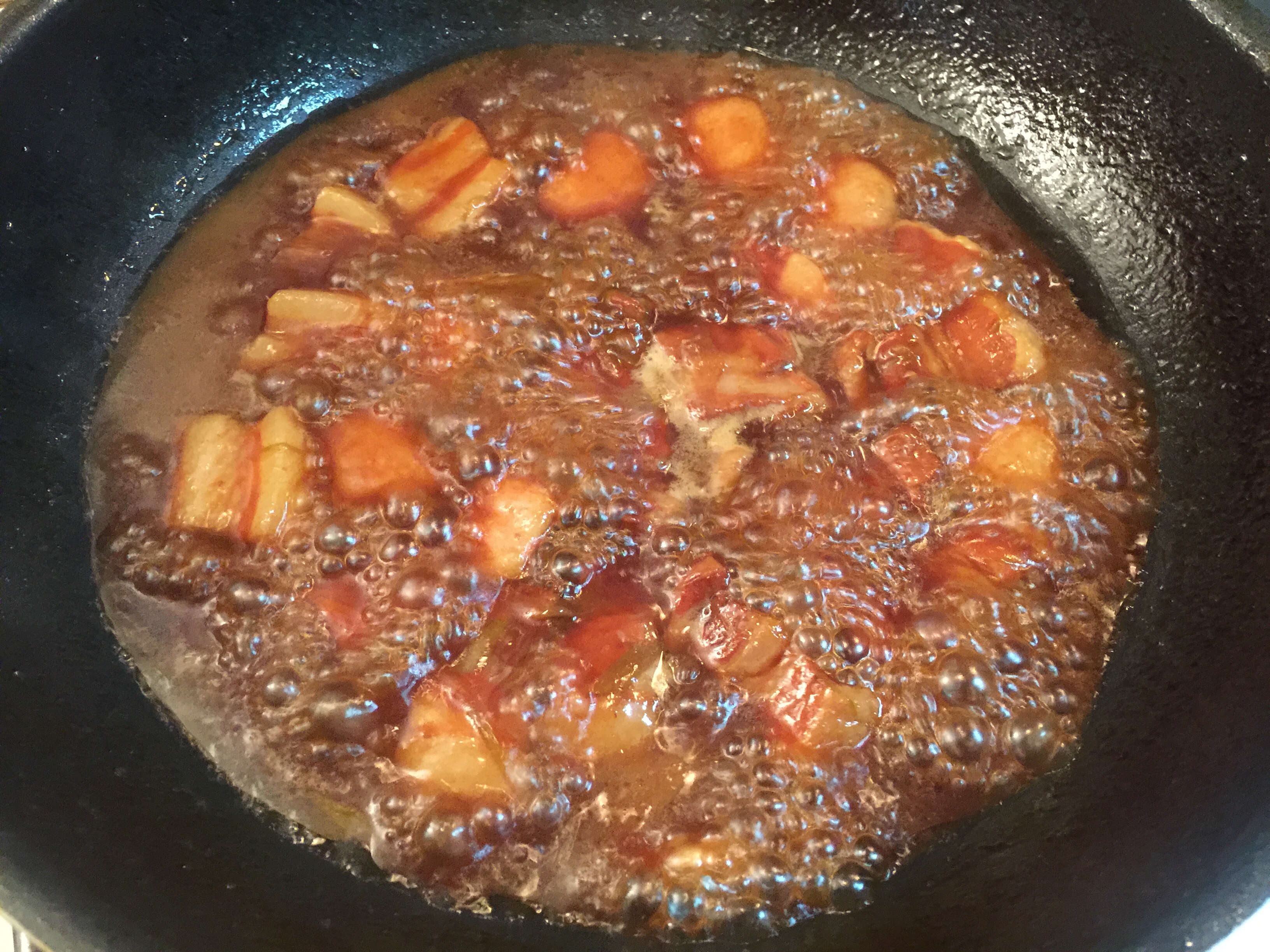 紅燒肉燜蒜薹的做法 步骤15