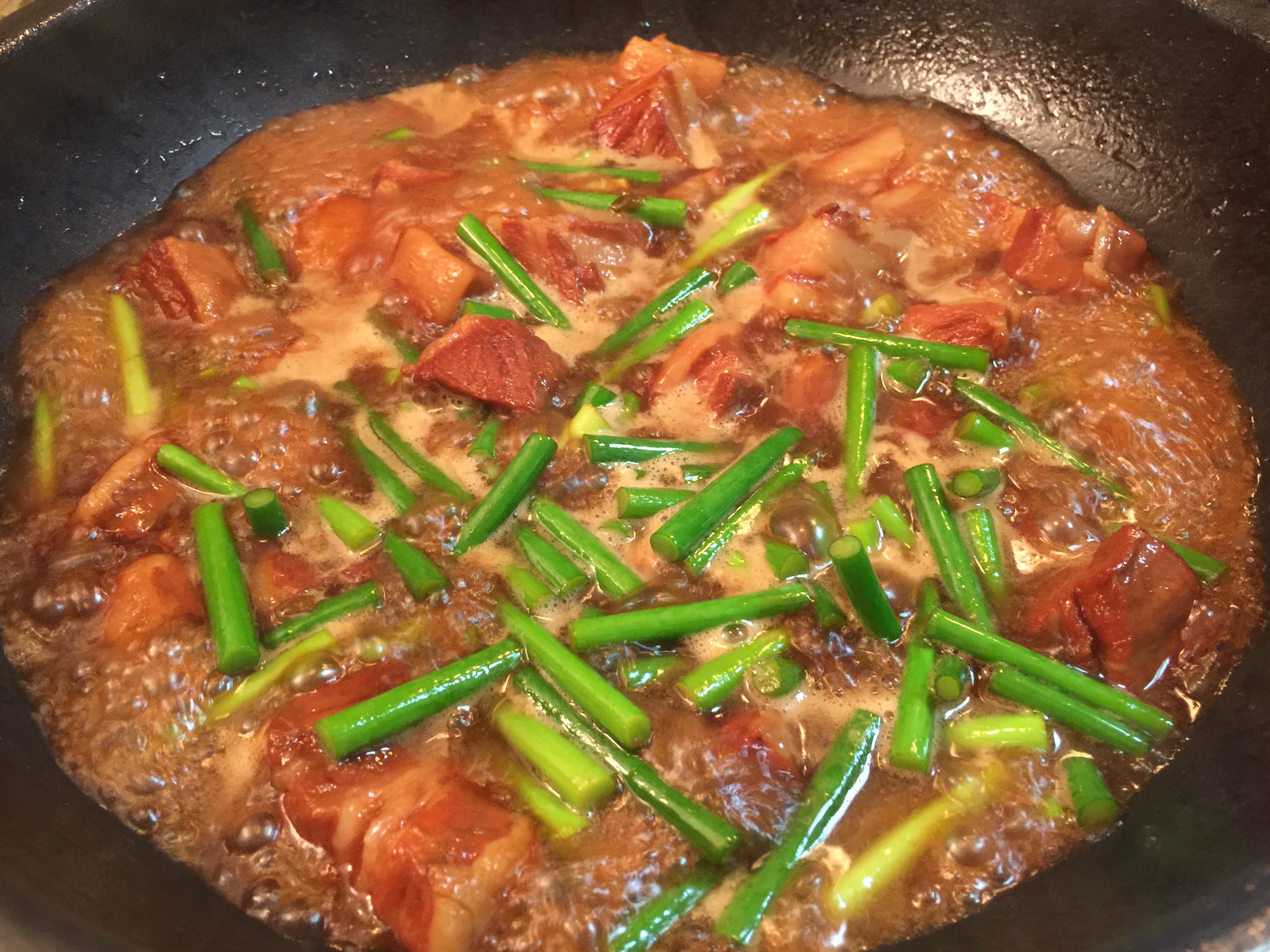 紅燒肉燜蒜薹的做法 步骤16