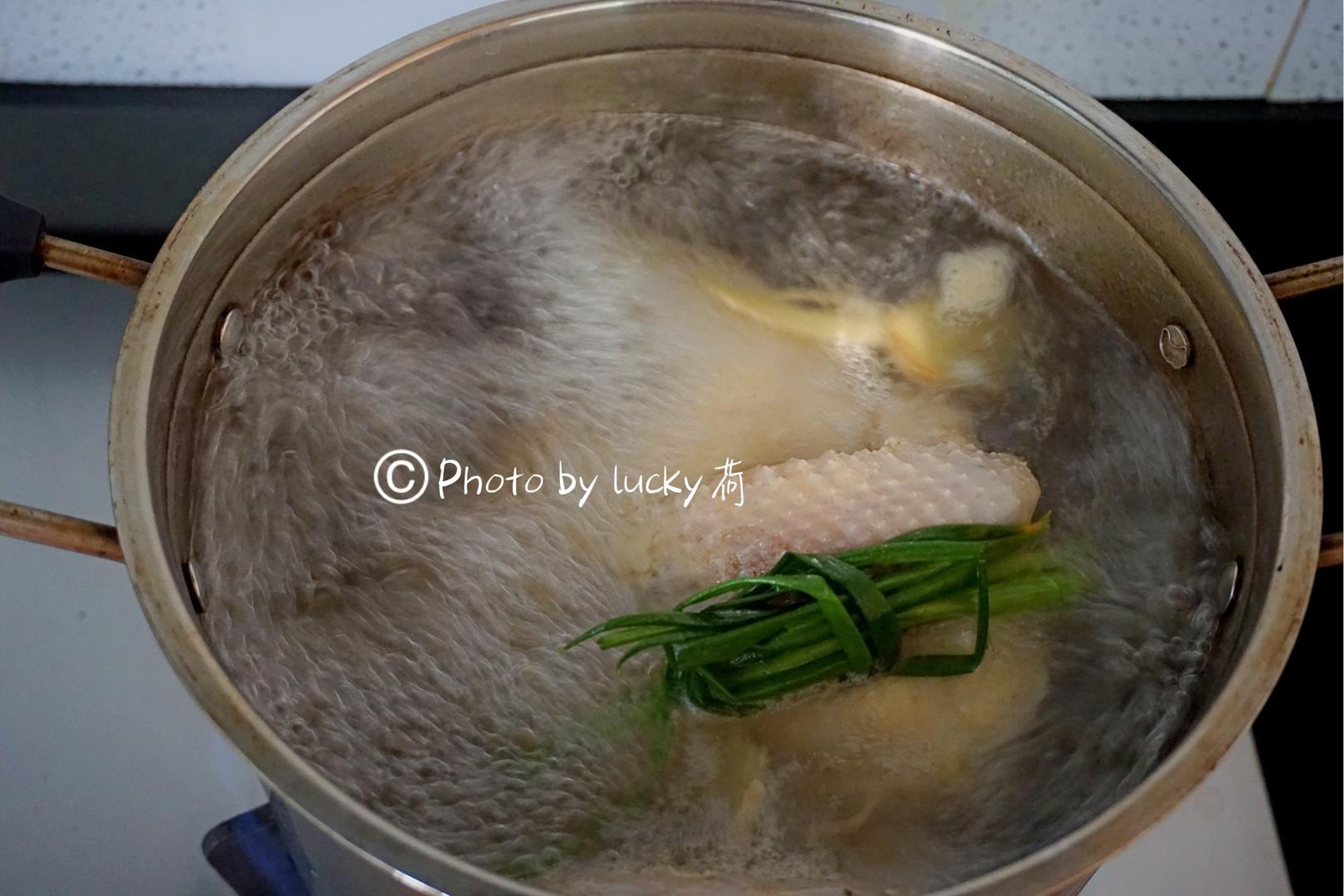 白斬雞—獨家祕製蘸醬料的做法 步骤2
