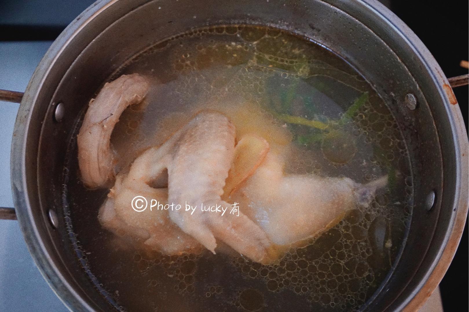 白斬雞—獨家祕製蘸醬料的做法 步骤3