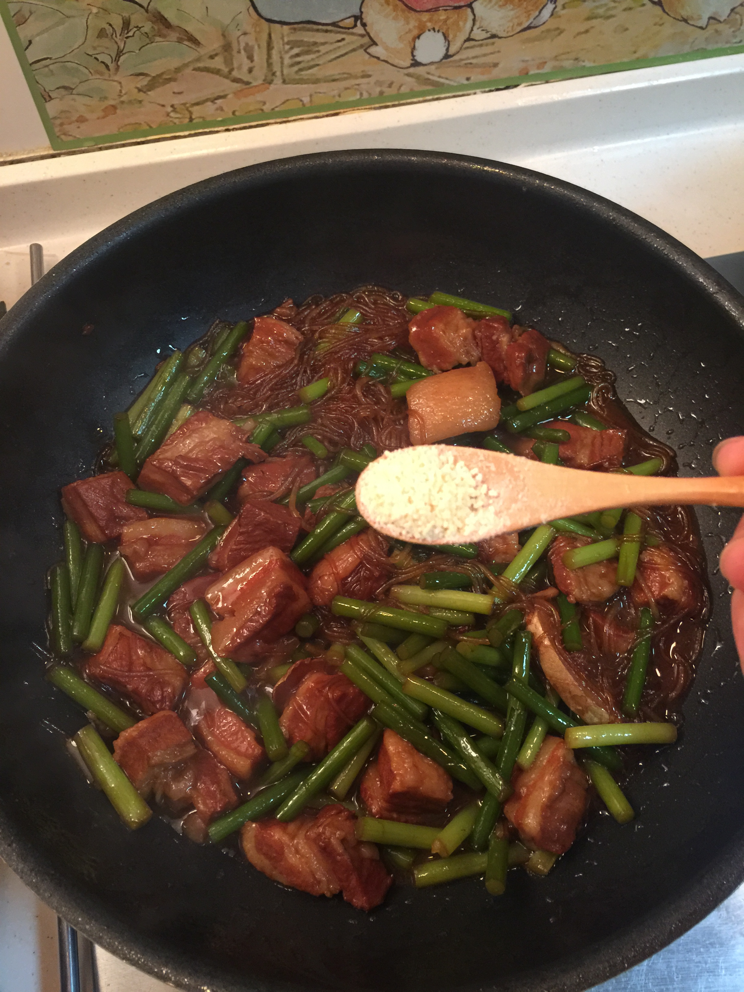 紅燒肉燜蒜薹的做法 步骤20