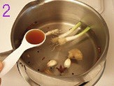 蒜薹回鍋肉的做法 步骤2