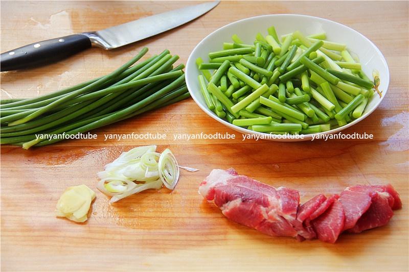 蒜薹炒肉-新手下廚 Fried Pork & Garlic的做法 步骤1