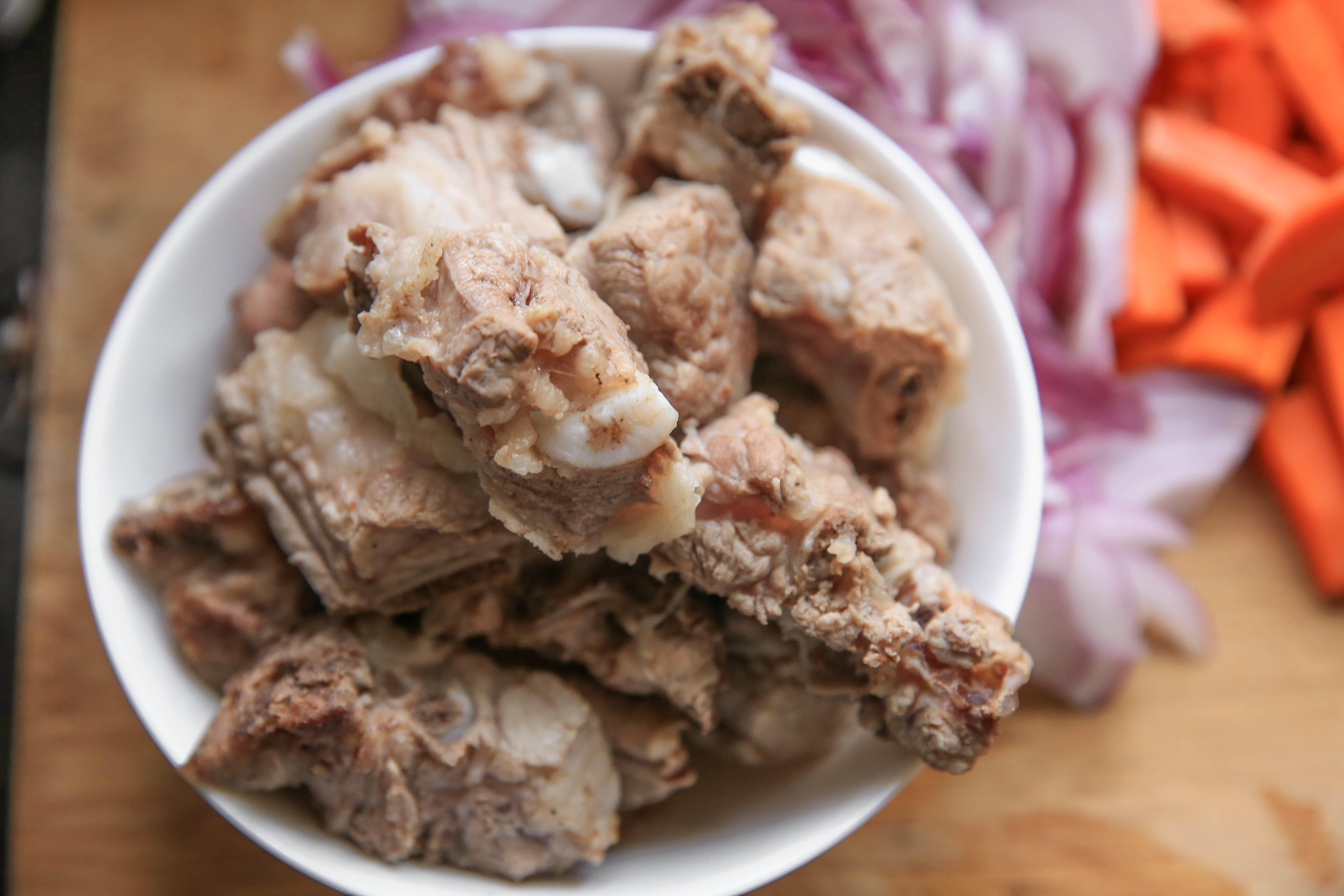 用電飯煲這也做得很好吃的新疆羊肉抓飯的做法 步骤2