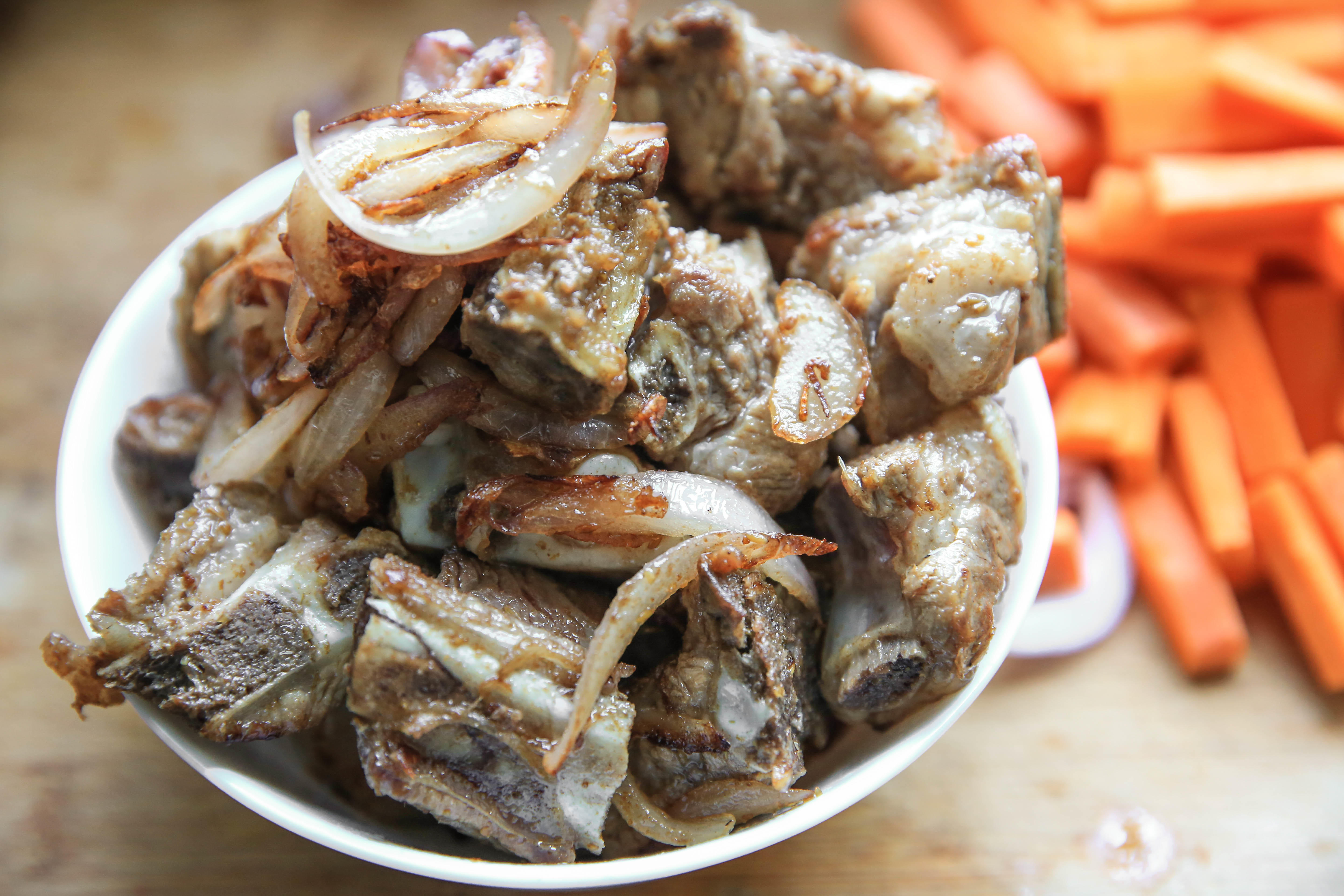 用電飯煲這也做得很好吃的新疆羊肉抓飯的做法 步骤4