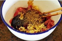 柬埔寨風味黑椒牛肉生菜卷的做法 步骤1