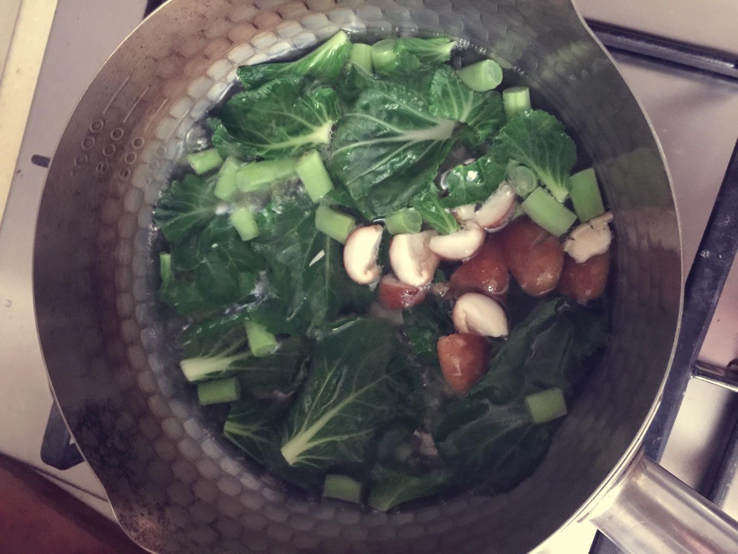 嘟寶12個月輔食-鴨肉香菇豆腐蔬菜面的做法 步骤2