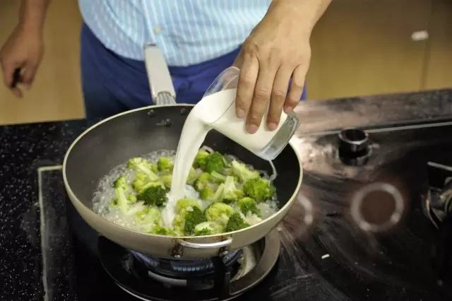 西式花椰菜濃湯的做法 步骤7