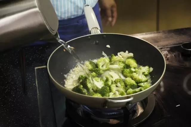 西式花椰菜濃湯的做法 步骤6